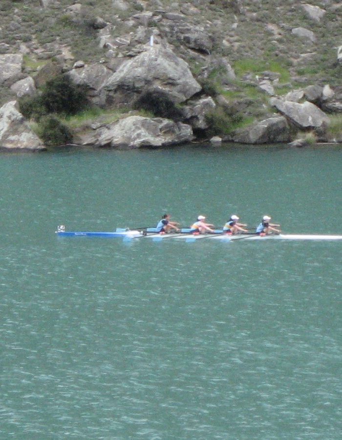 The womens 4x in action